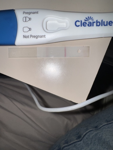 Possible misaligned line on early Clearblue test at 11dpo?