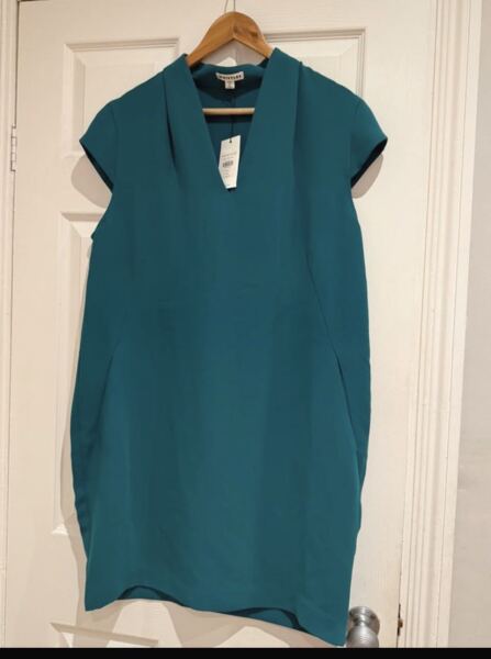 Please help an old, short, apple find a dress
