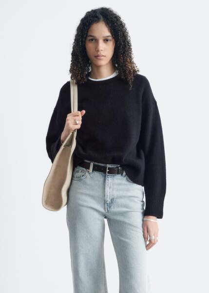 Black cropped oversized jumper?