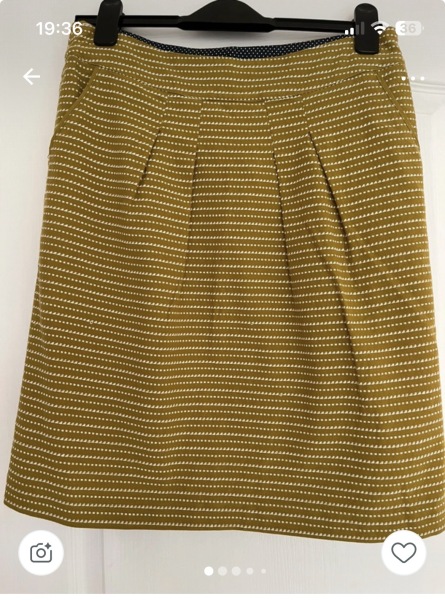 Styling mustard skirt