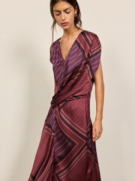 What to wear for a smart lunchtime event at the Royal Automobile Club