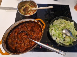 Meal planning, sharing recipes and ideas to make the weekly budget go further.