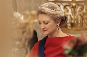 Royal Style 👑 Evenings drawing in, more bling?