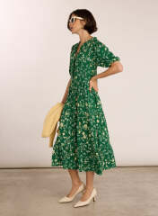 What to wear for a theatre charity gala with no dress code