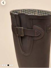 Is there such a thing as a stylish wellie for dog walking?