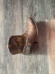 Are Western boots suitable for English style riding on a horse holiday?