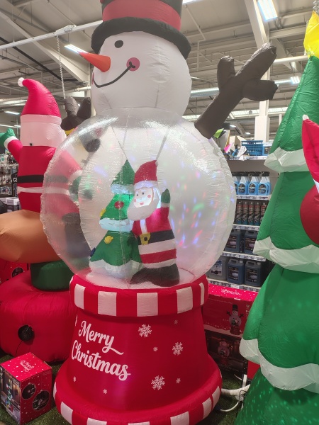 ENORMOUS decorations in the shops! 🔔