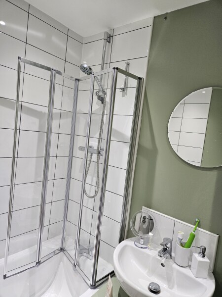 This shower leaking set-up. I cannot!