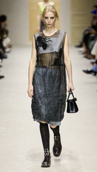 What are stylish people wearing on their feet and ankles this winter?