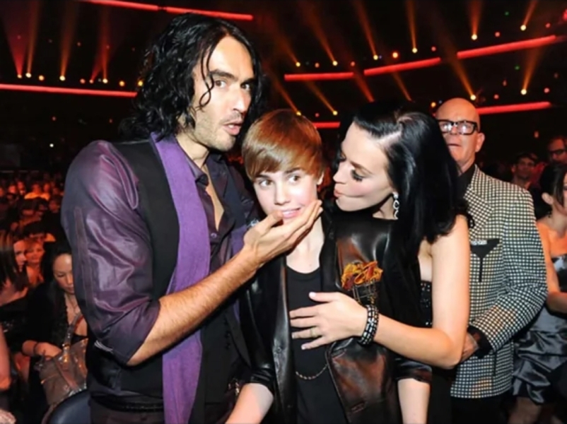 Russell Brand 🤢🤮 in the Docky Wock