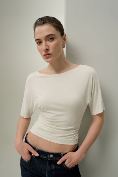 Silk t-shirt with lower neck