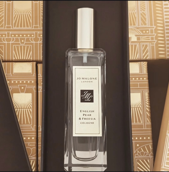 Scent of the day part 10, the friendly perfumistas are spritzing again!