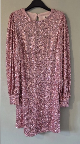 Looking for comfortable party footwear to go with this dress- can anyone help?!