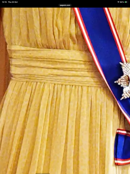 Royal Style 👑 Evenings drawing in, more bling?