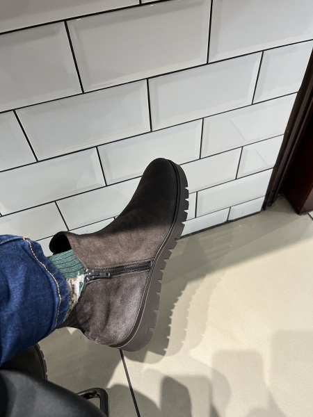 What are stylish people wearing on their feet and ankles this winter?