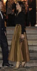 Royal Style 👑 Evenings drawing in, more bling?
